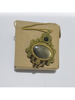Collar artesanal de macramé con obsidiana dorada