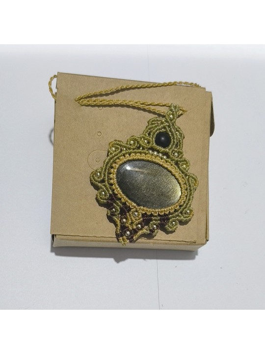 Collar artesanal de macramé con obsidiana dorada