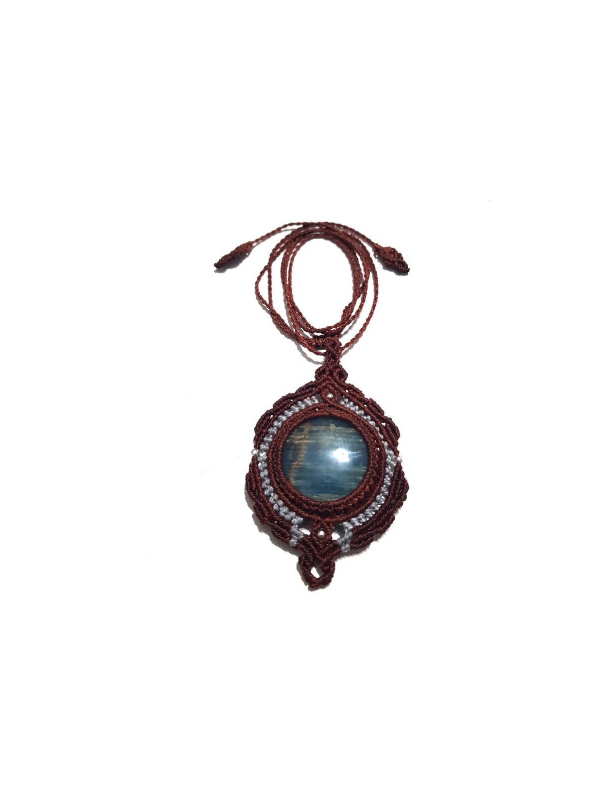 Collar de macramé con ónix cielo hecho a mano