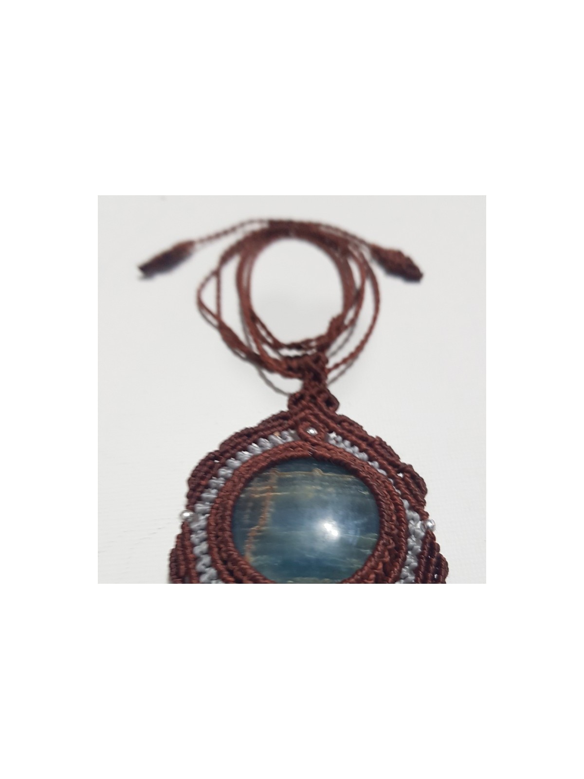 Collar ajustable de ónix cielo tejido a mano