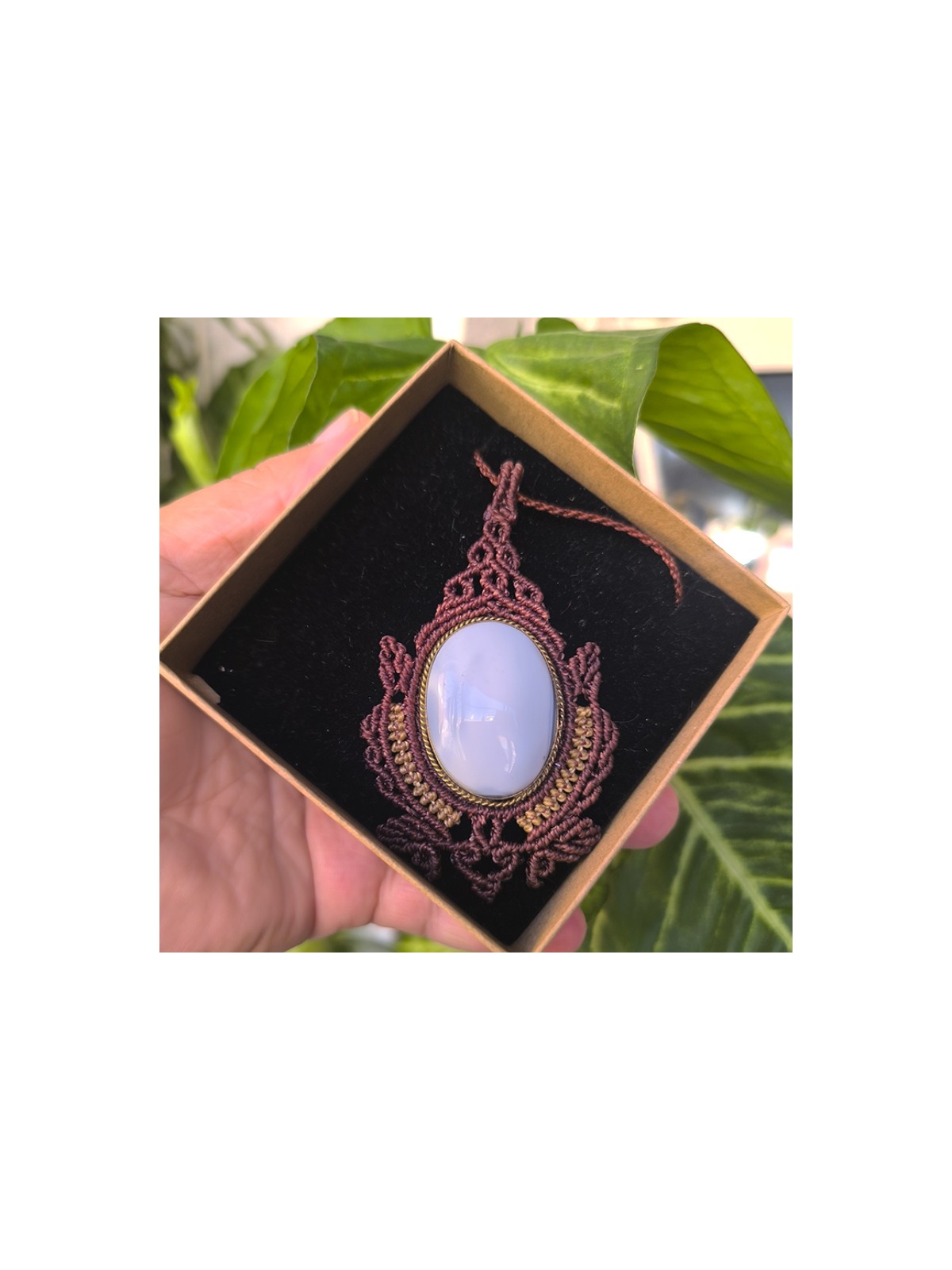 Colgante de ópalo azul y bronce tejido a mano