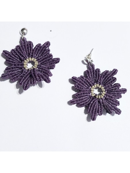 Pendientes florales de macramé hechos a mano