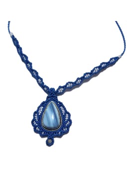 Collar de macramé azul y blanco con ópalo azul