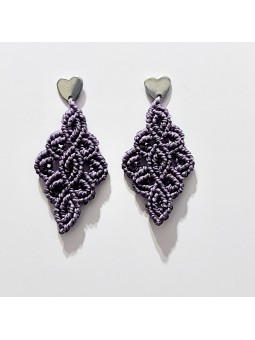 Pendientes Alhambra de macramé en tono lila oscuro