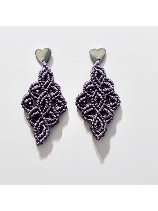 Pendientes Alhambra de macramé en tono lila oscuro