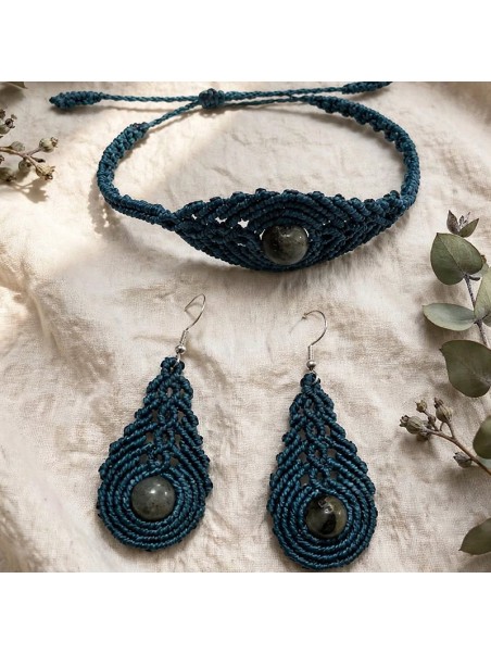 Conjunto de pulsera y pendientes de micro-macramé con labradorita
