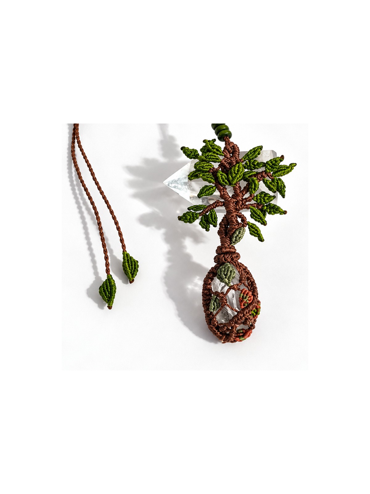 Collar Árbol de la Vida artesanal tejido en macramé