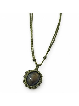 Colgante de labradorita en micro-macramé verde oliva