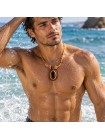 Hombre luciendo collar artesanal de obsidiana dorada y ojo de tigre