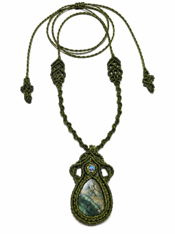 Collar artesanal de macramé con ágata musgosa