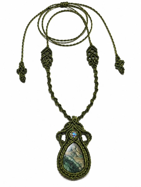 Collar artesanal de macramé con ágata musgosa