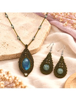 Conjunto artesanal de collar y pendientes con labradorita