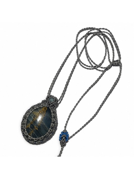 Vista completa del collar artesanal con ónix cielo