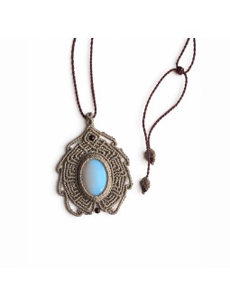 Collar artesanal de micro-macramé con piedra opalina
